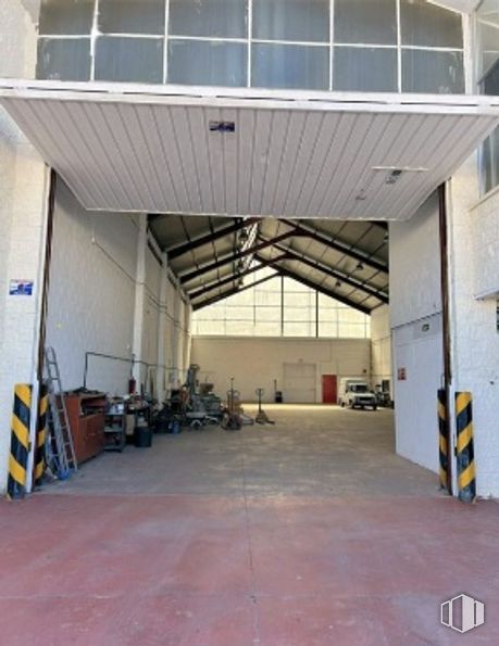 Nave en alquiler en Calle Arquímedes, Getafe, Madrid, 28906 con edificio, ventana, accesorio, madera, sombra, suelo, hall, material compuesto, suelos y inmobiliario alrededor