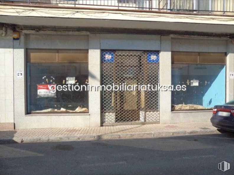 Retail for sale at Calle Virgen de las Angustias, Ávila, 05005 with car, building, window, fixture, font, facade, tints and shades, shade, city and asphalt around