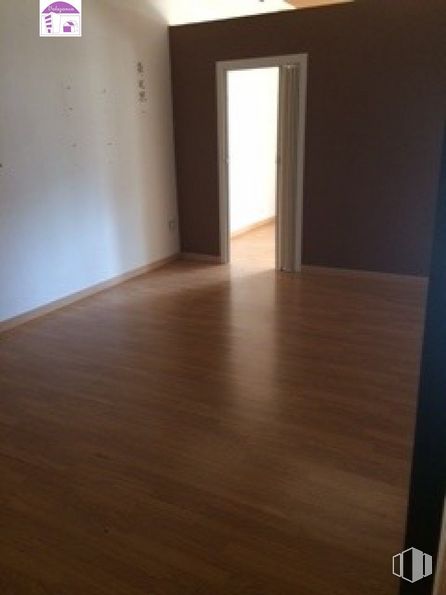 Local en venta en Calle Pablo Casals, Parla, Madrid, 28980 con marrón, accesorio, madera, suelo, piso, pintura, tinte para madera, edificio, sombra y madera alrededor