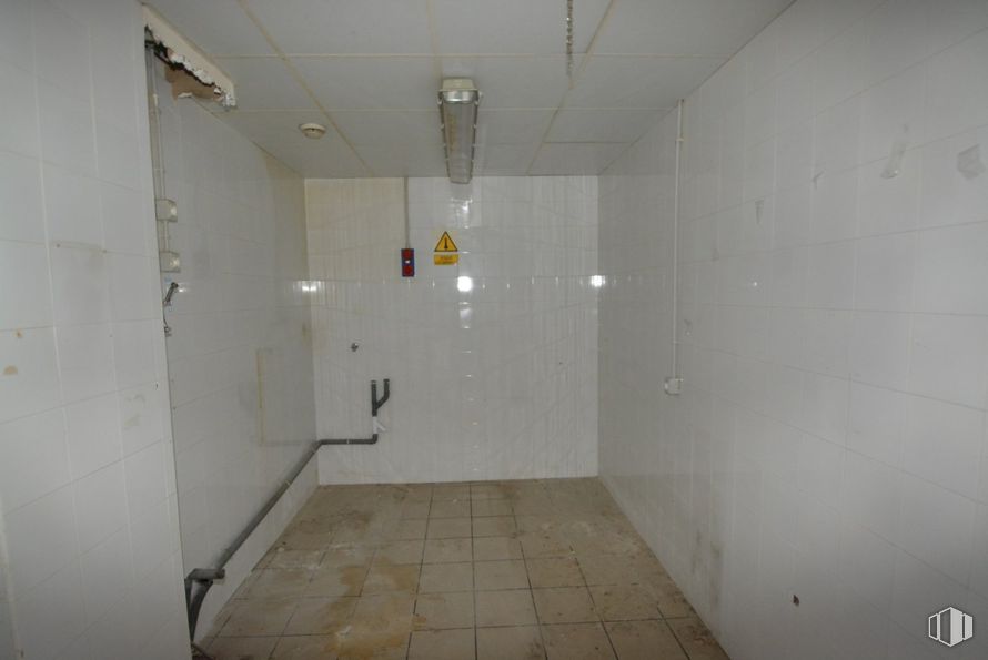 Nave en venta en Avenida Industria, 177(P), Numancia de la Sagra, Toledo, 45230 con suelos, pared, suelo, techo, azulejo, suelo de baldosas, cuarto de baño, fontanería, lámpara y mármol alrededor