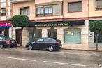 Retail for sale at Avenida Estación, 51, Torrijos, Toledo, 45500 with car, window, building, automotive parking light, wheel, tire, land vehicle, vehicle, infrastructure and automotive tail & brake light around