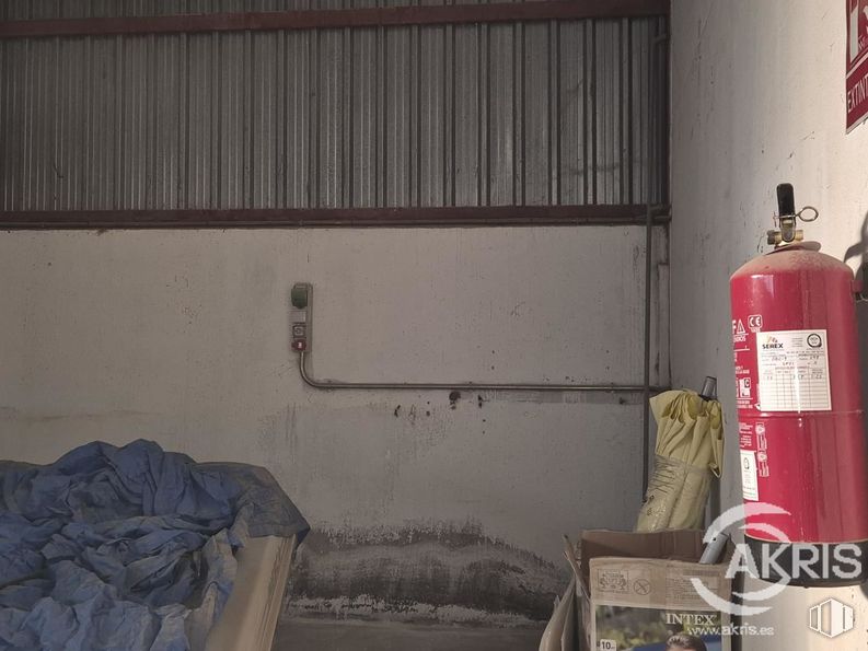 Industrial for sale at Carretera Toledo, Villaseca de la Sagra, Toledo, 45292 with fluid, fire extinguisher, liquid, wood, bottle, gas, tints and shades, cylinder, drink and font around