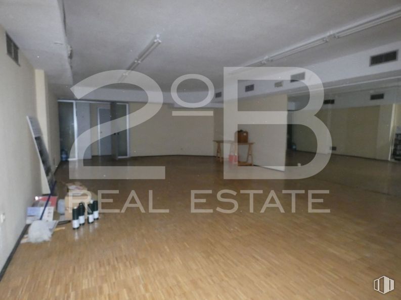 Local en venta en Zona Parque Paris, Las Rozas de Madrid, Madrid, 28230 con alumbrado, edificio, madera, accesorio, pasillo, suelo, piso, suelos laminados, sala de estar y bienes raíces alrededor