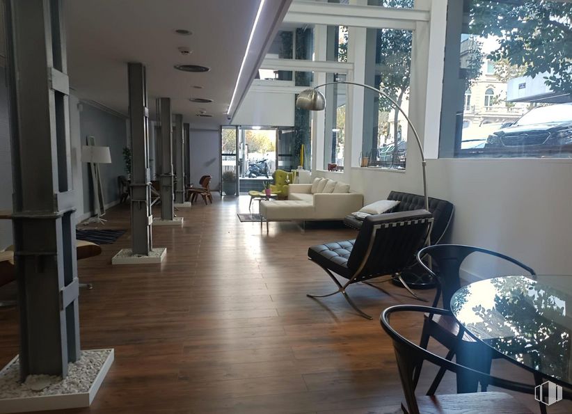 Retail for sale & for rent at Castellana/Salamanca, Salamanca, Madrid, 28006 with chair, lighting, furniture, building, couch, interior design, living room, flooring, floor and wood around