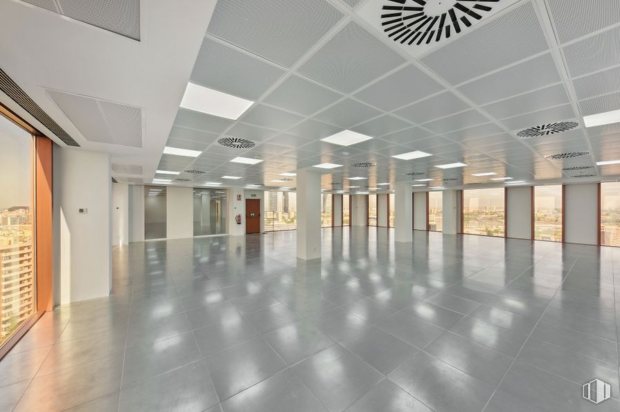 Oficina en alquiler en Edificio Bronce, Avenida Burgos, 8 A, Chamartín, Madrid, 28036 con accesorio, interiorismo, edificio, suelos, suelo, vidrio, techo, espacio, hall y evento alrededor