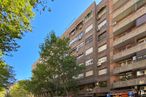 Retail for rent at Zona Prosperidad, Chamartín, Madrid, 28002 with building, sky, car, property, vehicle, infrastructure, window, tree, wheel and tower block around