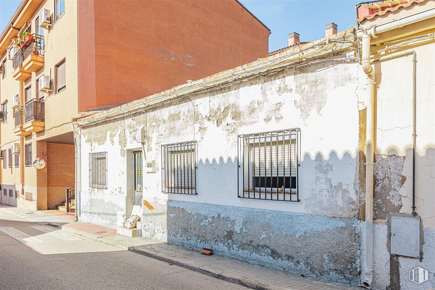 Suelo en venta en Calle Madrid, 6, Mejorada del Campo, Madrid, 28840 con ventana, edificio, durante el día, cielo, azure, casa, pared, superficie de la carretera, fachada y puerta alrededor