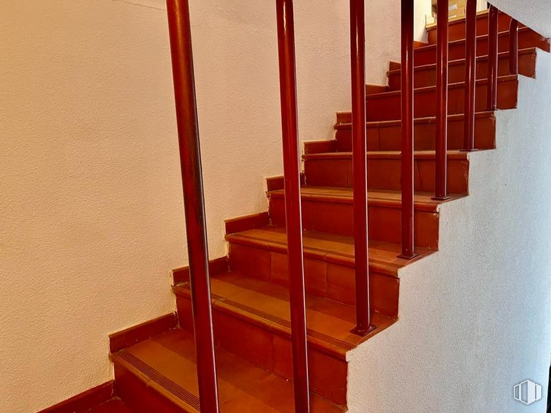 Industrial for rent at Calle Madera, Rivas-Vaciamadrid, Madrid, 28529 with stairs, wood, hardwood, tints and shades, flooring, handrail, composite material, wood stain, metal and baluster around