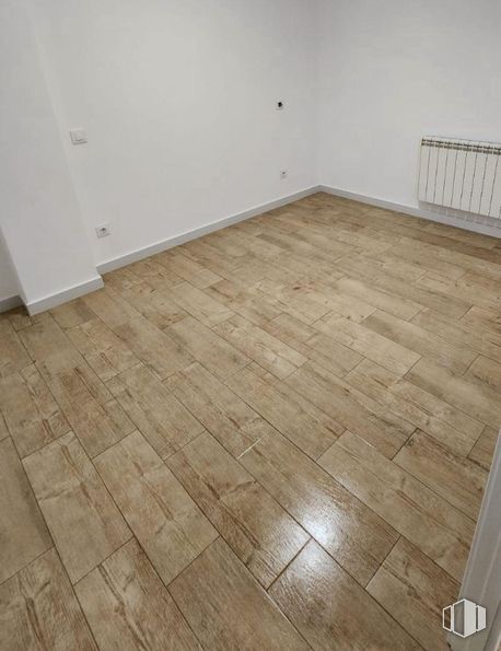 Oficina en venta en Calle Lorca, Hortaleza, Madrid, 28033 con marrón, accesorio, madera, rectángulo, beige, suelo, suelos, tinte para madera, material compuesto y material de construcción alrededor