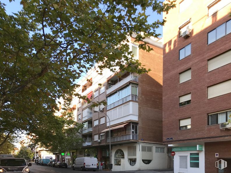 Local en venta en Calle Infanta Mercedes, Tetuán, Madrid, 28020 con edificio, ventana, camioneta, coche, infraestructura, árbol, neumático, planta, bloque de torre y diseño urbano alrededor