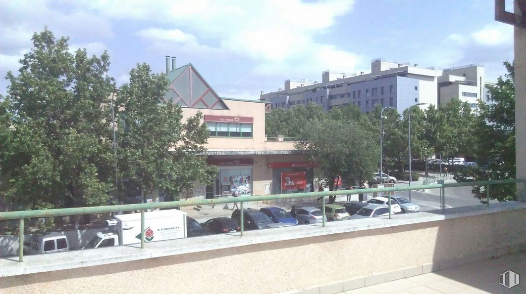 Local en alquiler y venta en Avenida Levante, Rivas-Vaciamadrid, Madrid, 28529 con nube, cielo, edificio, planta, árbol, ventana, vehículo, diseño urbano, luz de la calle y casa alrededor