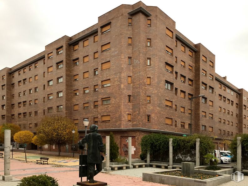 Local en alquiler y venta en Calle Océano Atlántico, 7, Coslada, Madrid, 28820 con persona, edificio, planta, ventana, propiedad, cielo, nube, árbol, arquitectura y bloque de torre alrededor