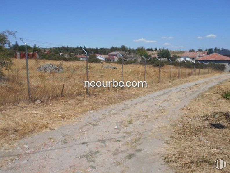 Land for sale at La Cañada, Herradón de Pinares, Ávila, 05294 with house, animal, sky, plant, plant community, tree, natural landscape, land lot, slope and cloud around