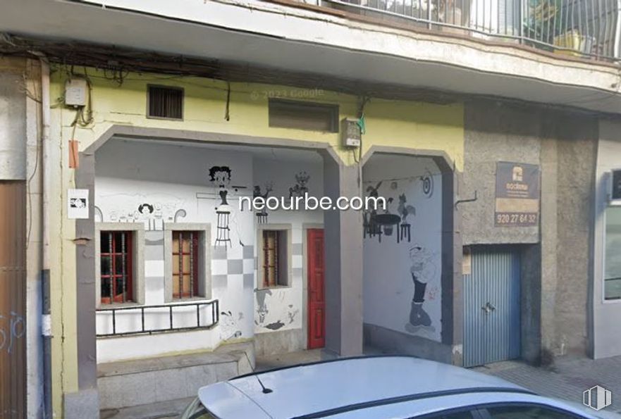 Retail for sale at Zona San Antonio, Ávila, 05005 with window, door, car, building, automotive parking light, vehicle, motor vehicle, house, fixture and automotive lighting around