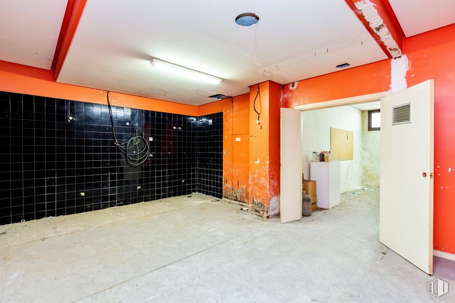 Retail for sale & for rent at Calle Gaztambide, Chamberí, Madrid, 28015 with lighting, building, floor, flooring, door, material property, fixture, ceiling, composite material and house around