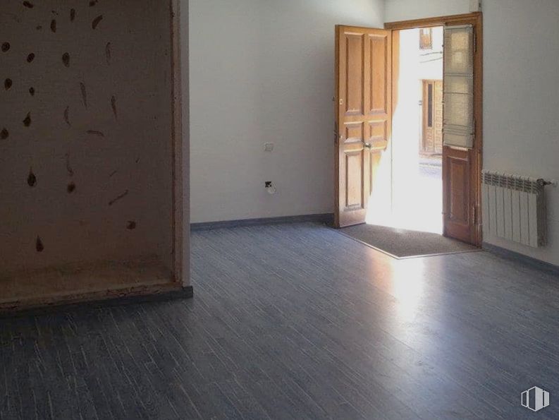 Local en venta en Calle Valencia, 62, Sigüenza, Guadalajara, 19250 con puerta, suelos, suelo, madera, suelos de madera, apartamento, tinte para madera, madera dura, suelo laminado y suelo de baldosas alrededor