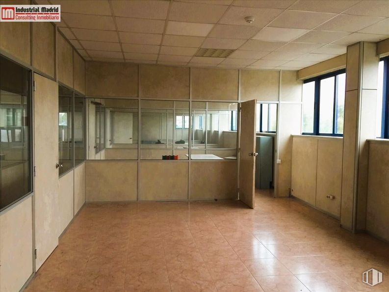 Industrial for sale at Zona Industrial El Álamo, El Álamo, Madrid, 28607 with window, flooring, floor, interior design, ceiling, glass, metal, transparency, tile flooring and hall around