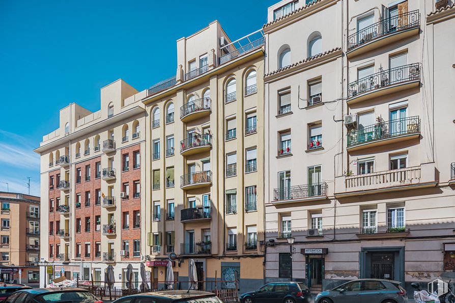 Local en venta en Calle José Antonio de Armona, 10, Arganzuela, Madrid, 28012 con coche, edificio, neumático, vehículo terrestre, cielo, rueda, ventana, condominio, diseño urbano y bloque de pisos alrededor