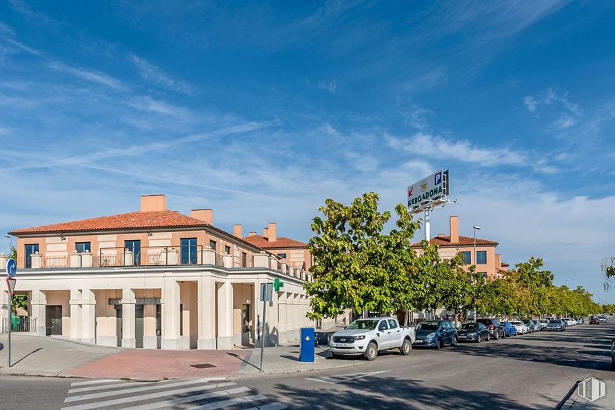 Oficina en venta en Calle Patrimonio Mundial, Aranjuez, Madrid, 28300 con coche, edificio, nube, cielo, planta, rueda, azul, ventana, árbol y vehículo alrededor