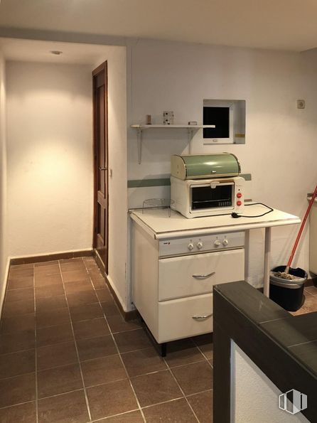 Nave en venta en Camino Pozuelo, Villa de Vallecas, Madrid, 28031 con cajonera, electrodoméstico, aparato de cocina, ebanistería, edificio, cajón, estufa de cocina, cocina, encimera y diseño de interiores alrededor