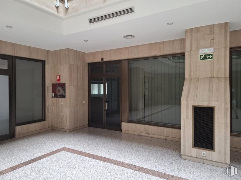 Office for rent at Avenida General Villalba, Toledo, 45003 with fixture, door, hall, interior design, architecture, wood, building, flooring, floor and real estate around