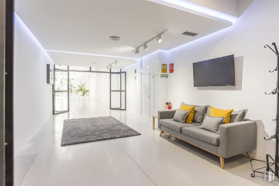 Retail for sale at Calle Coruña, 19, Tetuán, Madrid, 28020 with television, couch, loveseat, interior design, flooring, floor, wall, furniture, ceiling and lighting around