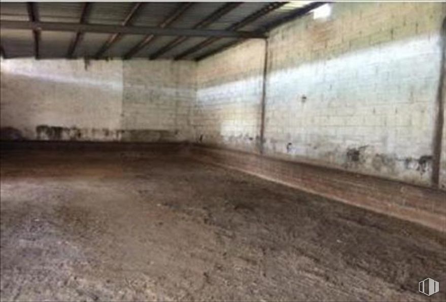 Industrial for sale at Polígono 28, Parcela 13, Los Pocillos, Villamayor de Santiago, Cuenca, 16415 with wood, flooring, composite material, brick, brickwork, building material, concrete, soil, ceiling and event around