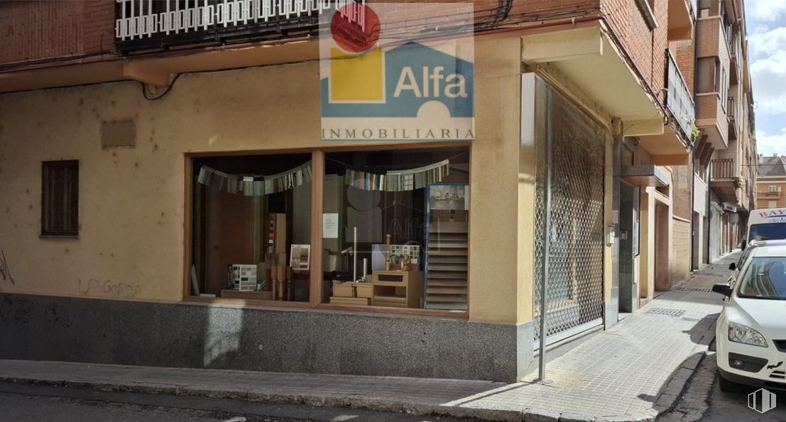 Retail for sale at Calle Cristo del Mercado, Segovia, 40005 with car, door, building material, advertising and home door around