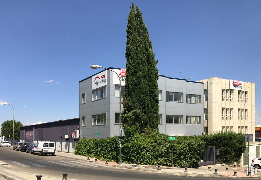 Oficina en alquiler en Calle Sepúlveda, 7 B, Alcobendas, Madrid, 28100 con edificio, cielo, planta, propiedad, ventana, neumático, rueda, árbol, diseño urbano y vehículo alrededor