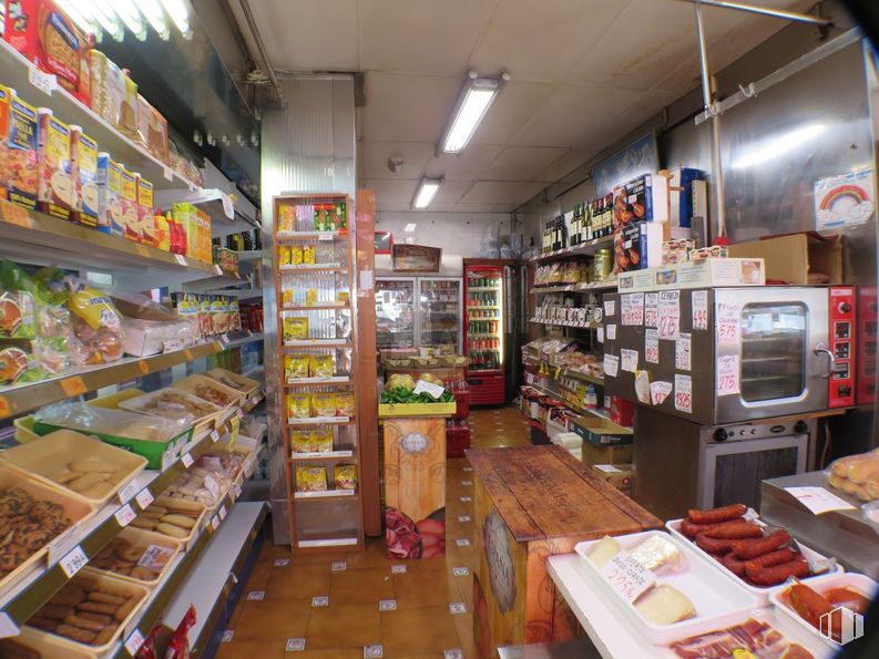 Local en venta en Centro urbano, Parla, Madrid, 28980 con comida, estante, estantería, cliente, publicación, tienda, edificio, venta al por menor, comercio y tienda de comestibles alrededor