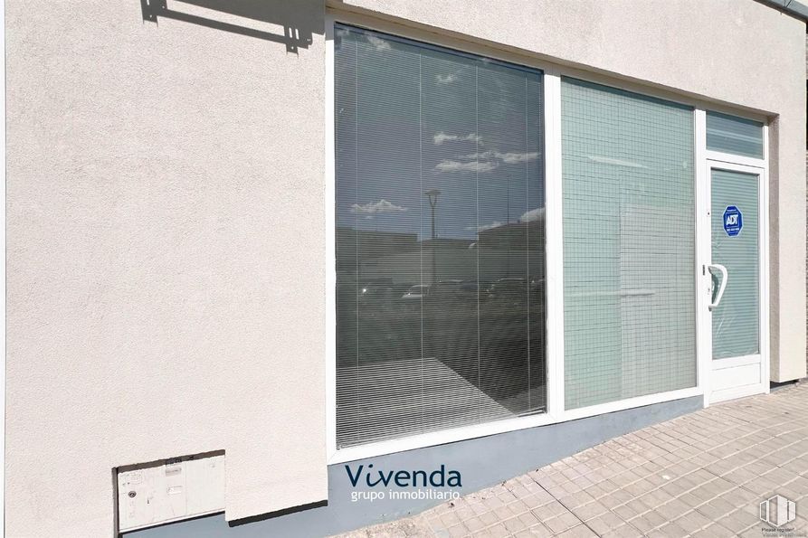 Retail for rent at Calle Villaamil, Móstoles, Madrid, 28934 with composite material, glass, metal, window covering, mesh, window treatment, home door, window blind, daylighting and window screen around