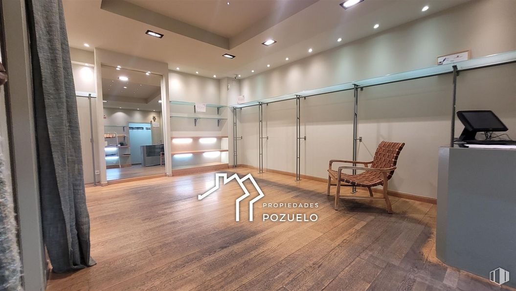 Local en venta en Centro Comercial Zoco, Pozuelo de Alarcón, Madrid, 28223 con silla, mueble, madera, suelos, suelo, hall, edificio, madera dura, accesorio y suelo laminado alrededor