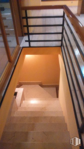 Local en venta en Edificio Oro, Calle Nogal, 3, Torrelodones, Madrid, 28250 con edificio, accesorio, escaleras, madera, interiorismo, suelos, tinte para madera, suelo, pared y madera dura alrededor