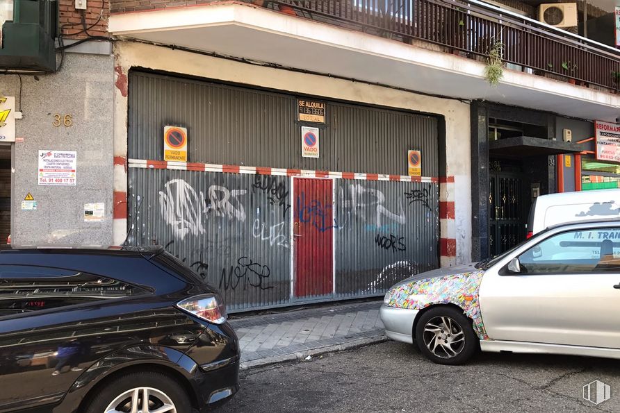 Local en alquiler en Calle Vicente Espinel, 34, Ciudad Lineal, Madrid, 28017 con rueda, coche, neumático, luz de estacionamiento automotriz, vehículo terrestre, vehículo, iluminación automotriz, placa de matrícula del vehículo, vehículo motorizado y luz alrededor