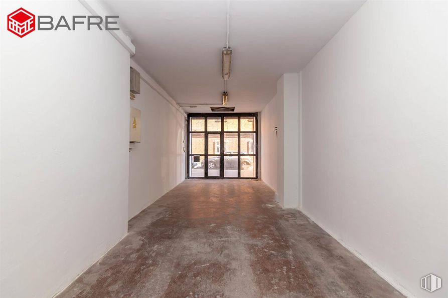 Local en alquiler y venta en Calle Serafín Gómez, Carabanchel, Madrid, 28019 con puerta, suelos, suelo, techo, material compuesto, apartamento, suelo de baldosas, hall y iluminación natural alrededor