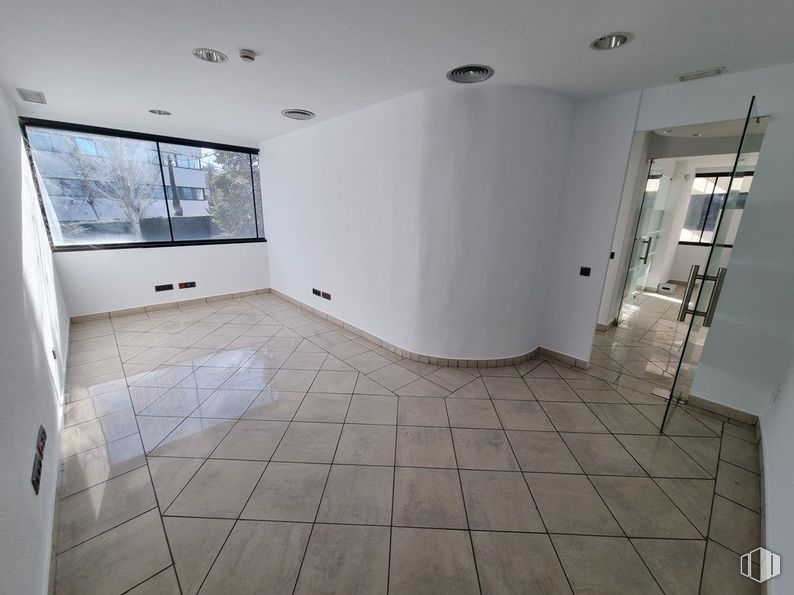 Oficina en venta en Edificio Ecu, Calle Pollensa, 6, Las Rozas de Madrid, Madrid, 28230 con ventana, edificio, accesorio, madera, pasillo, diseño de interiores, suelo, piso, pared y material compuesto alrededor