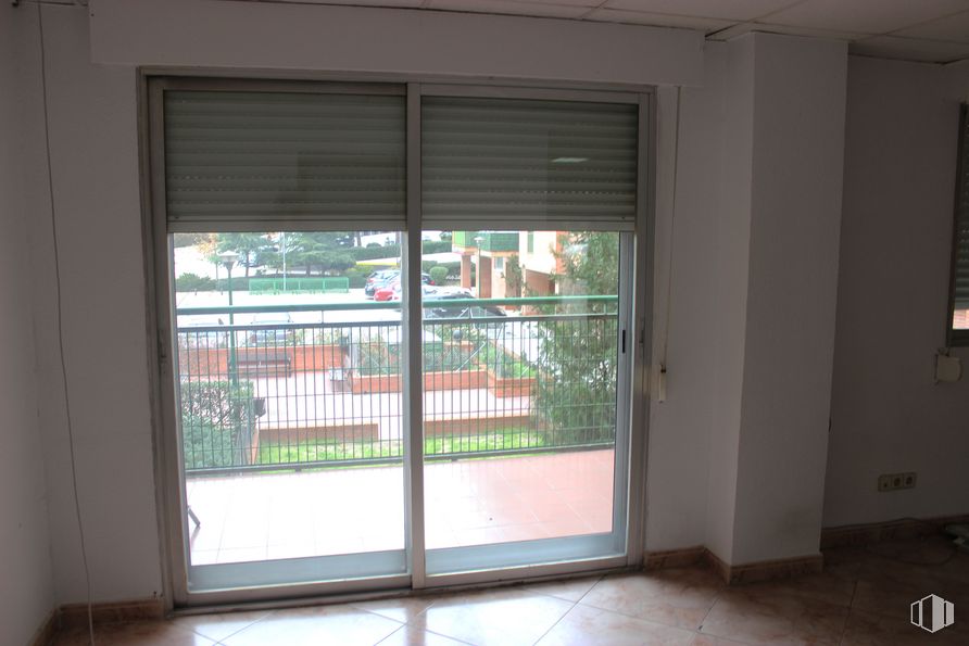 Oficina en alquiler en Plaza Moro Almanzor, 6, Rivas-Vaciamadrid, Madrid, 28529 con edificio, ventana, puerta, accesorio, planta, casa, madera, sombra, puerta de casa y madera alrededor