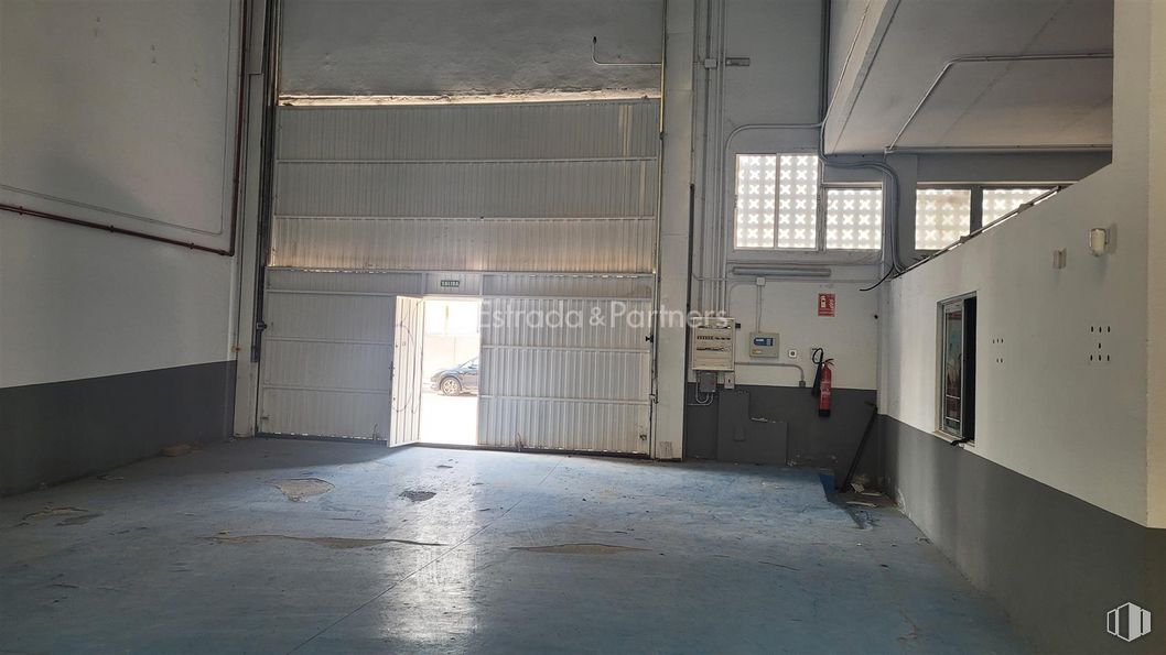 Nave en alquiler en Calle San Norberto, 42, Villaverde, Madrid, 28021 con ventana, accesorio, suelos, suelo, gas, material compuesto, edificio, hall, madera y techo alrededor