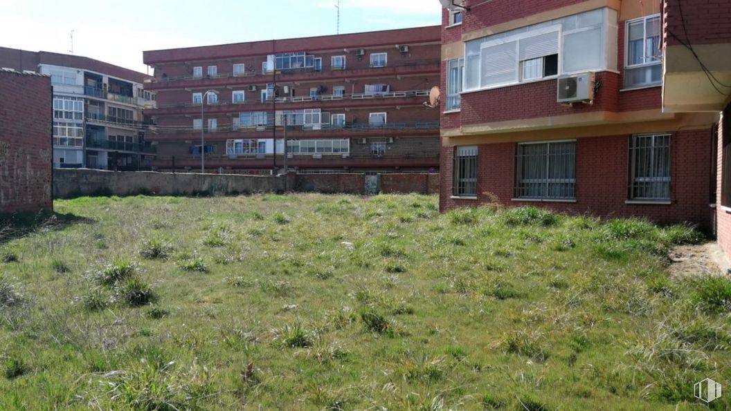 Suelo en venta en Calle Arena, 67, Fuenlabrada, Madrid, 28944 con ventana, edificio, planta, cielo, terreno, diseño urbano, condominio, hierba, zona residencial y bloque de torre alrededor