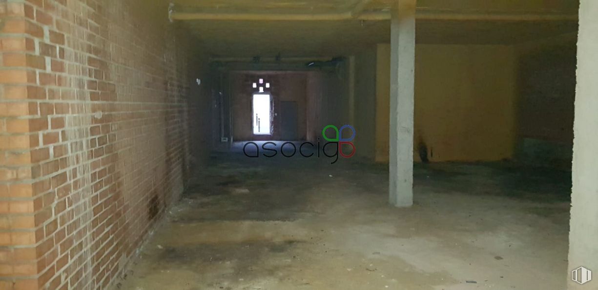 Retail for sale at Plaza Mártires Carmelitas, Guadalajara, 19001 with building, fixture, floor, house, gas, flooring, concrete, composite material, ceiling and building material around