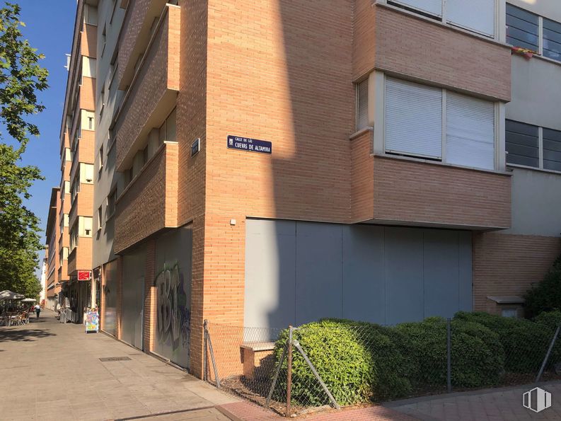 Local en venta en Avenida Peseta, Carabanchel, Madrid, 28054 con ventana, edificio, planta, propiedad, diseño urbano, superficie de la carretera, ladrillo, línea, árbol y zona residencial alrededor