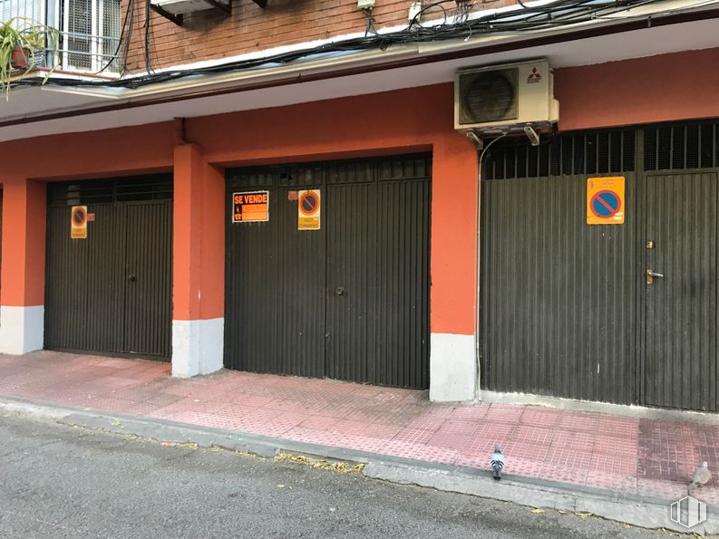 Local en venta en Calle Cáceres, 18, Getafe, Madrid, 28903 con puerta, propiedad, madera, superficie de carretera, edificio, arquitectura, pared, ladrillo, asfalto y accesorio alrededor