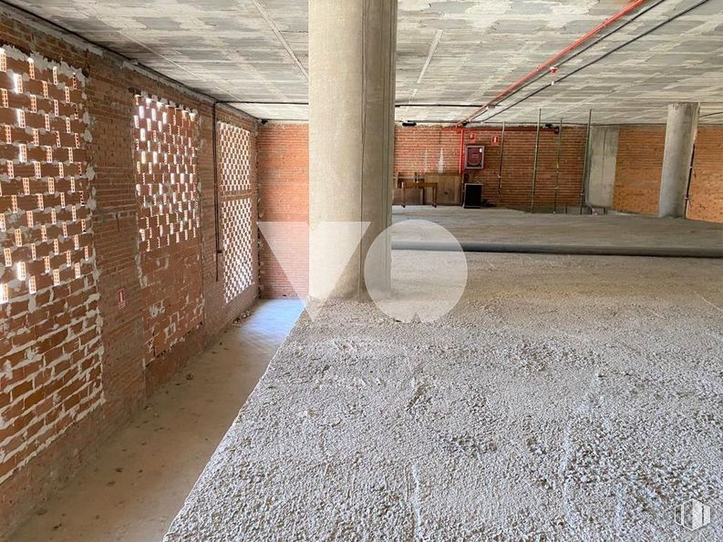 Retail for sale at Calle Alfonso Gómez, 17, San Blas - Canillejas, Madrid, 28037 with mirror, property, wood, brick, flooring, brickwork, interior design, floor, road surface and building material around