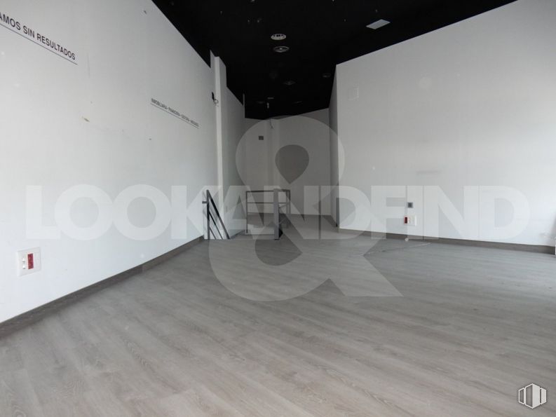 Retail for sale & for rent at Avenida de Europa, Toledo, 45003 with wood, automotive design, building, hall, architecture, art, interior design, grey, flooring and floor around