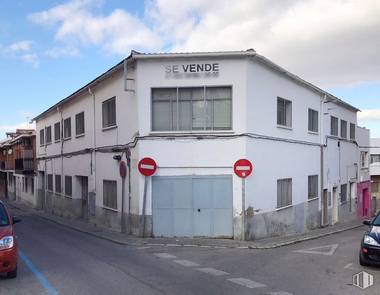 Industrial for sale at Calle Andrés Martínez, 23, Aranjuez, Madrid, 28300 with car, building, window, cloud, sky, land vehicle, vehicle registration plate, vehicle, motor vehicle and asphalt around