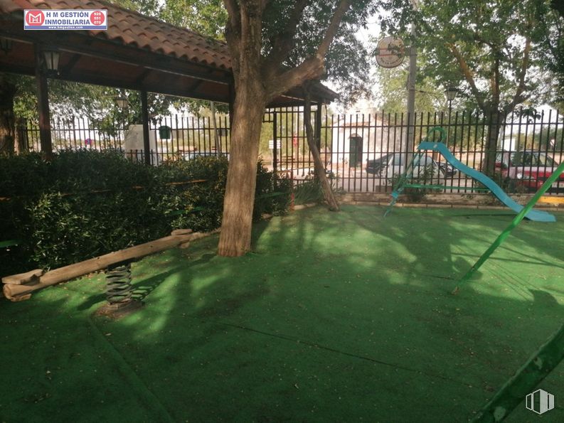 Retail for sale & for rent at Zona laguna, Villafranca de los Caballeros, Toledo, 45730 with plant, building, tree, shade, land lot, architecture, grass, residential area, neighbourhood and leisure around