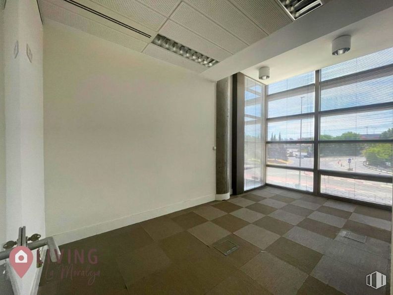 Oficina en alquiler en Natea Business Park, Avenida Industria, 4, Alcobendas, Madrid, 28108 con accesorio, edificio, madera, interiorismo, planta, suelo, suelos, sombra, hall y ventana alrededor