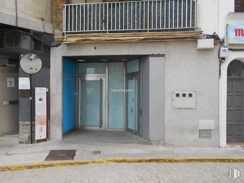 Local en venta en Zona Centro, Cebreros, Ávila, 05260 con puerta, propiedad, accesorio, edificio, madera, fachada, puerta de casa, gas, carretera y casa alrededor