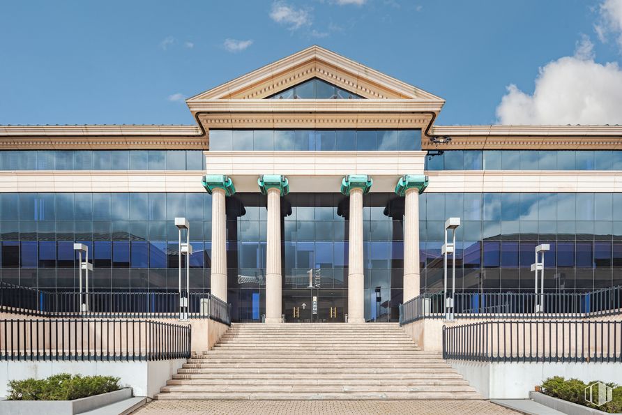 Oficina en alquiler en Campus Ática, Avenida Europa, 26, Pozuelo de Alarcón, Madrid, 28223 con edificio, cielo, planta, nube, sombra, puerta, escaleras, fachada, ciudad y gas alrededor