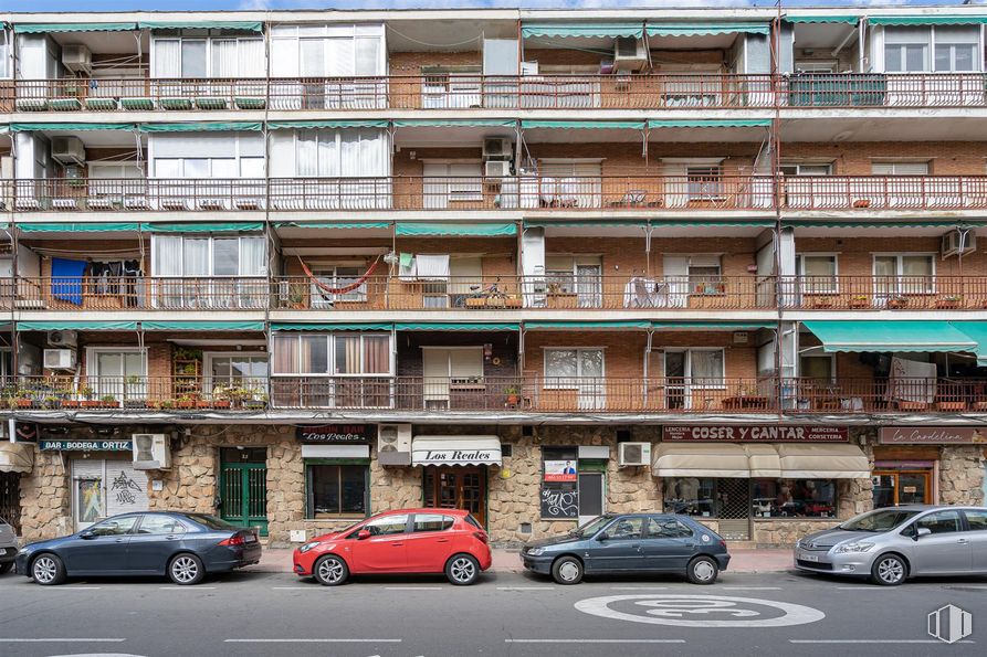 Local en venta en Calle Era Honda, Alcalá de Henares, Madrid, 28803 con coche, neumático, rueda, vehículo terrestre, luz de estacionamiento, edificio, propiedad, vehículo, ventana y azul alrededor